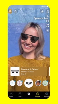 Captura de pantalla en un teléfono inteligente de lentes de compras de Snapchat compatibles con el catálogo