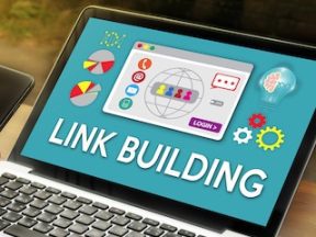 "Link building" text on a laptop screen
