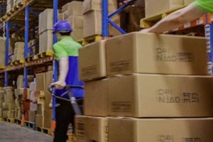 Photo of workers in a warehouse from Cainiao's home page