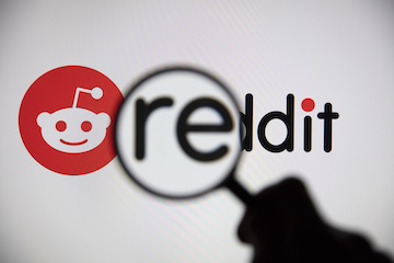 Reddit logo behind a magnifying glass
