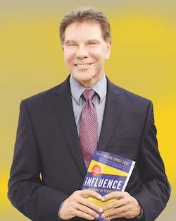  Robert Cialdini hodling his book "Influence"