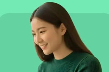 Image from WizCommerce of a female looking at a computer