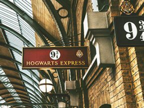 Image of Hogwarts Express in a train station
